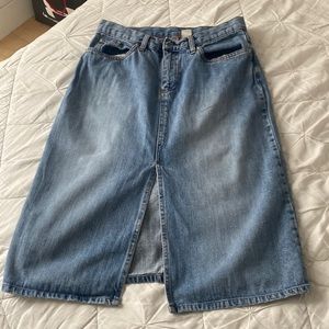 Woman’s Old Navy jean skirt 6